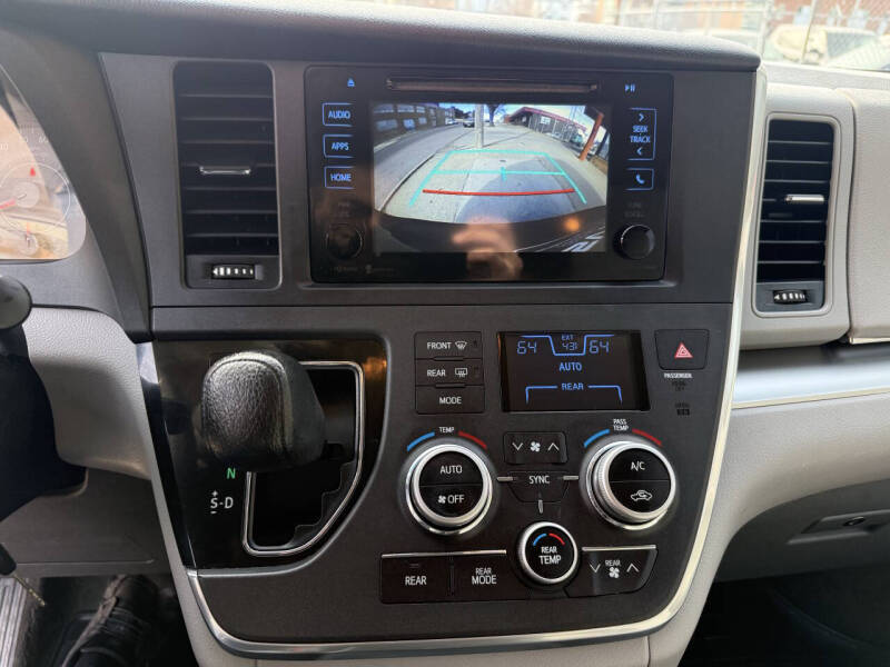 2015 Toyota Sienna LE 8-Passenger
