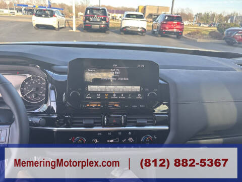 2025 Nissan Pathfinder SL