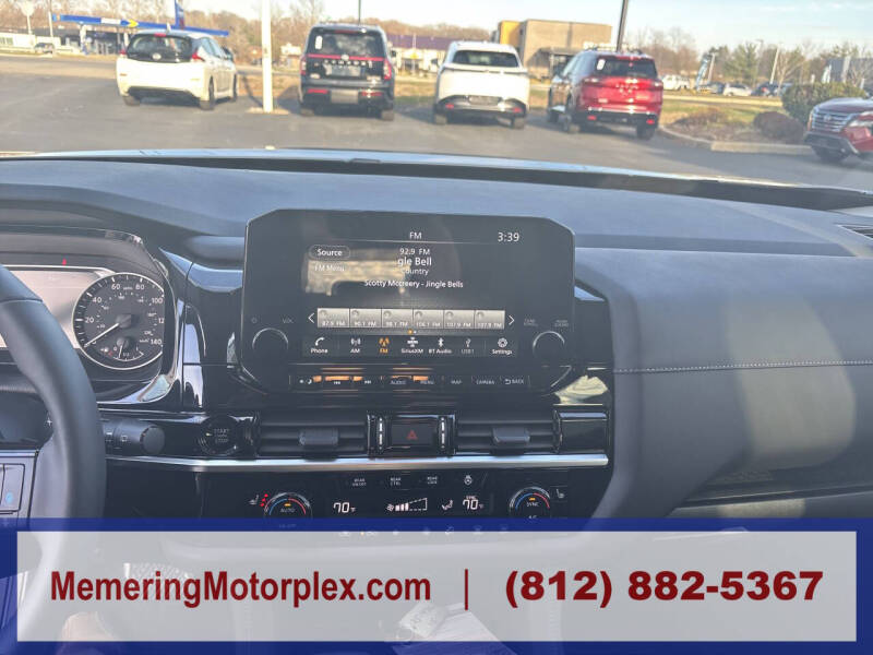 2025 Nissan Pathfinder SL