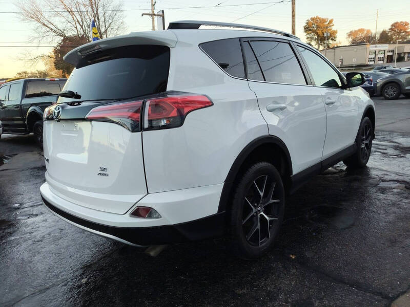 2017 Toyota RAV4 SE