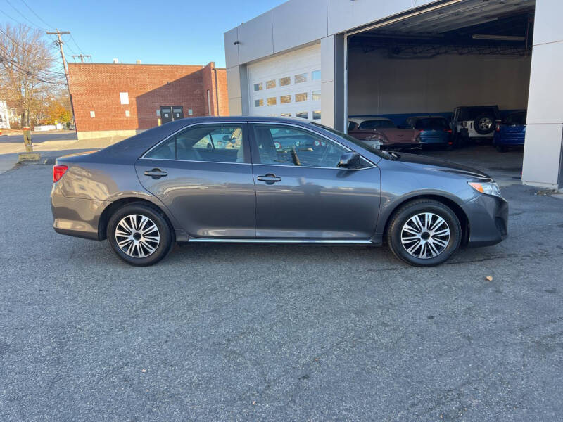 2014 Toyota Camry LE photo 10