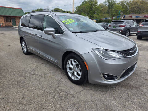 2017 Chrysler Pacifica Touring-L