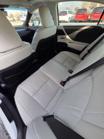 2024 Lexus ES 300h Luxury