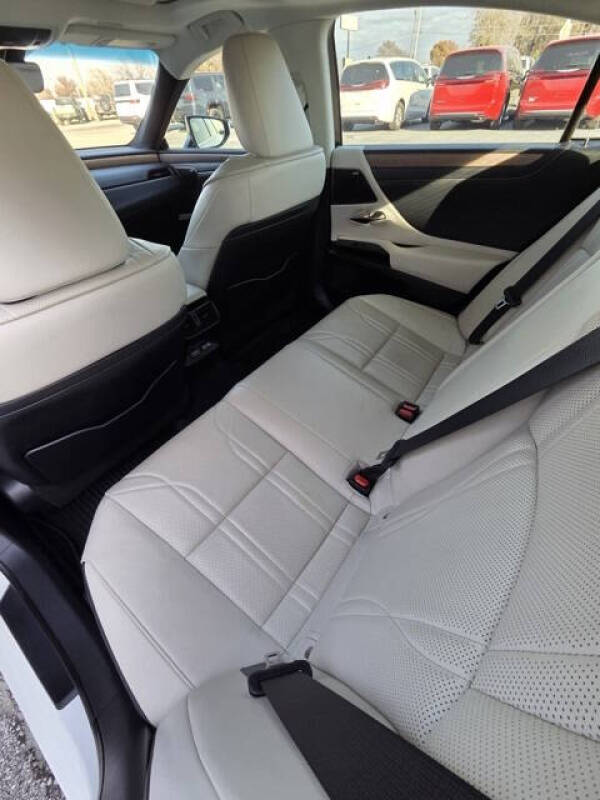 2024 Lexus ES 300h Luxury