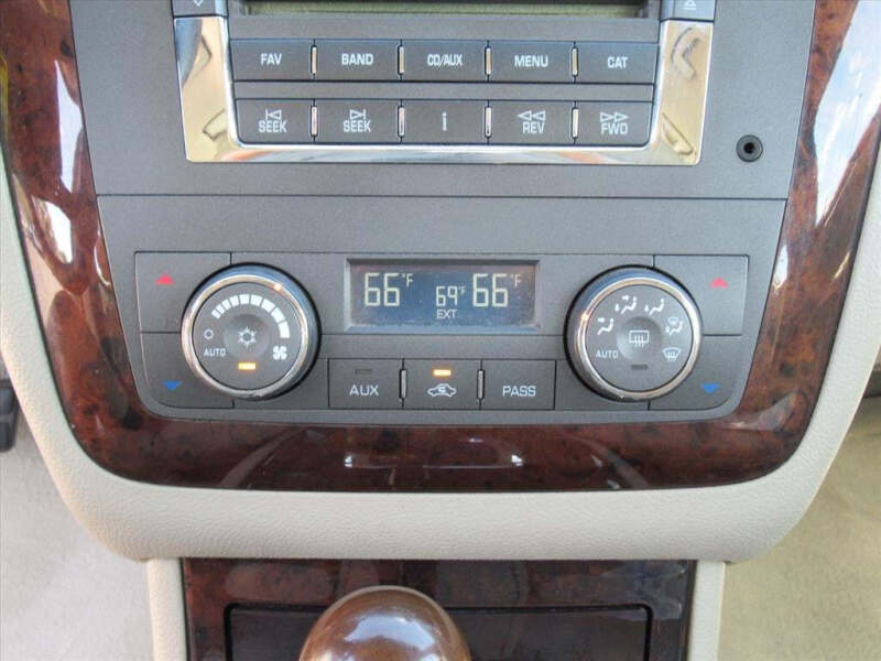 2010 Cadillac DTS Luxury Collection