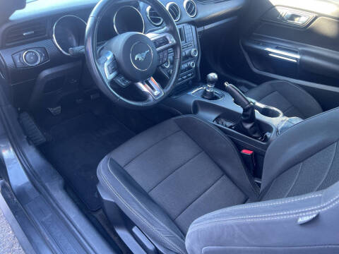 2017 Ford Mustang V6