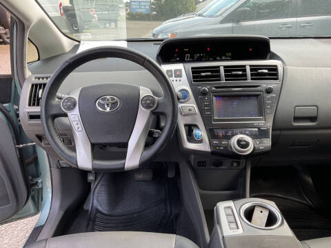 2013 Toyota Prius v Five
