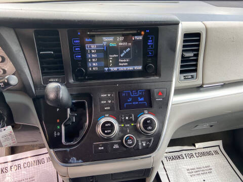 2015 Toyota Sienna LE 8-Passenger