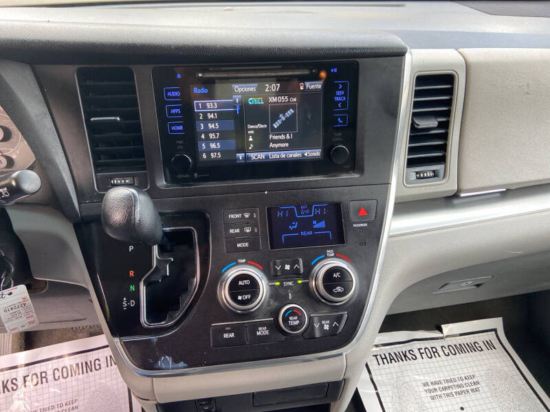 2015 Toyota Sienna LE 8-Passenger