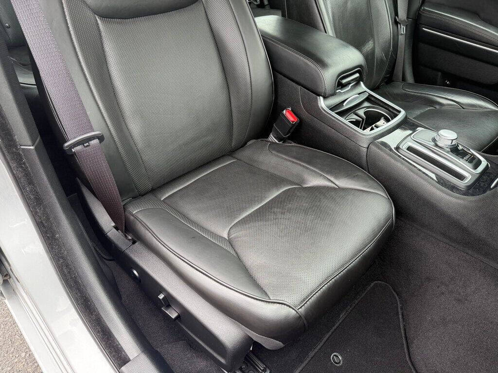 2019 Chrysler 300 46