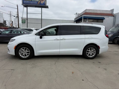 2024 Chrysler Pacifica Touring L