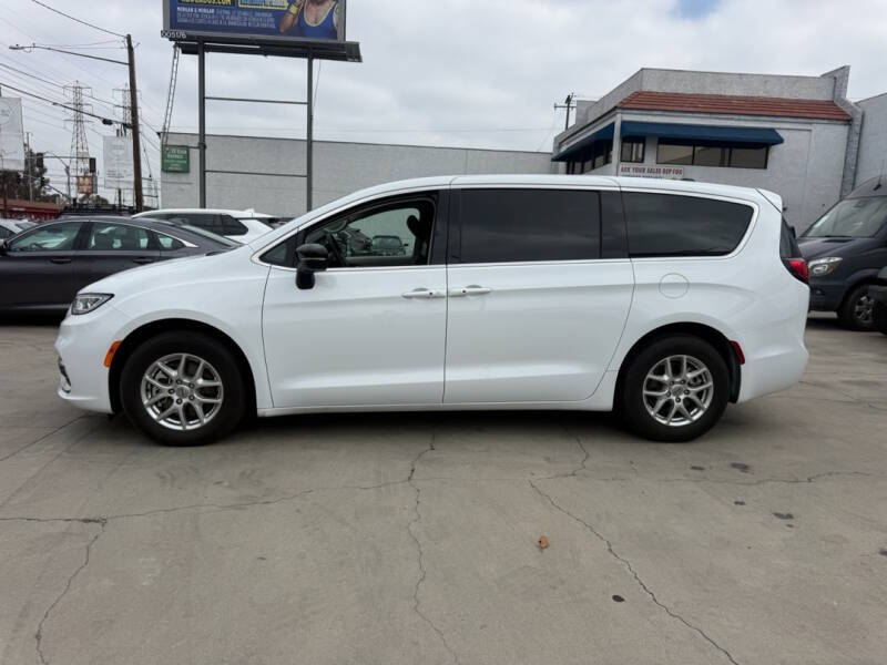 2024 Chrysler Pacifica Touring L