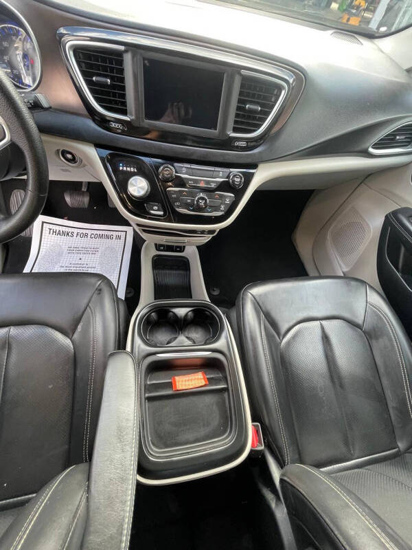 2020 Chrysler Voyager LXi