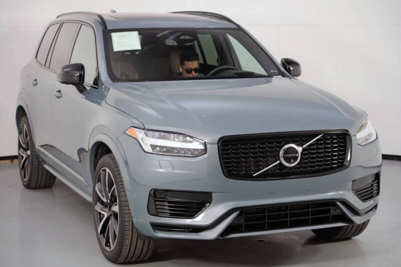 2023 Volvo XC90 Recharge T8 Ultimate Dark Theme