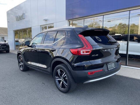 2025 Volvo XC40 B5 Core Bright Theme