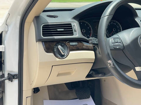 2015 Volkswagen Passat 1.8T SEL Premium