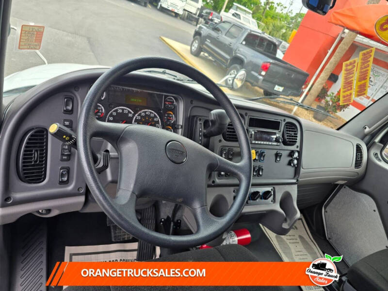 2023 Freightliner M2 106