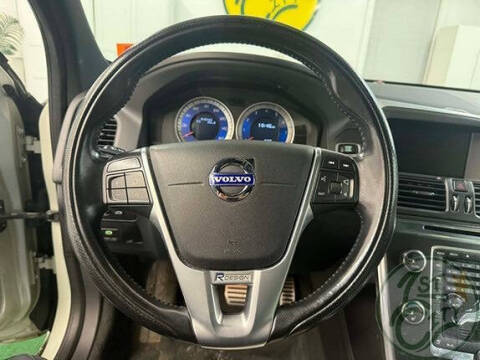 2013 Volvo XC60 T6 R-Design Platinum