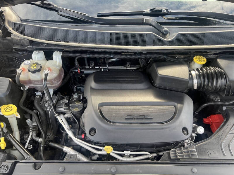 2022 Chrysler Voyager LX