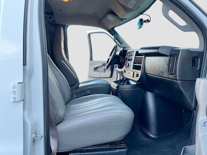 2024 GMC Savana 2500
