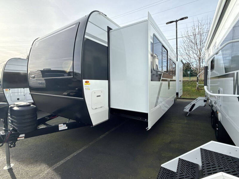 2026 Winnebago Thrive