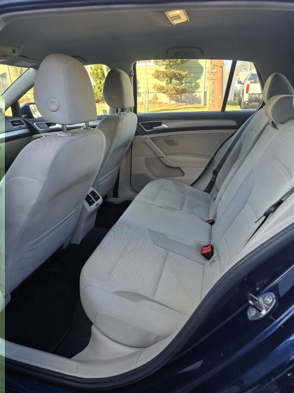 2016 Volkswagen Golf TSI S