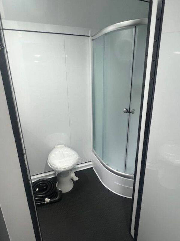 2025 Formula 8.5X28 BATHROOM
