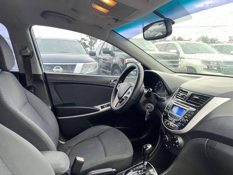2013 Hyundai Accent SE