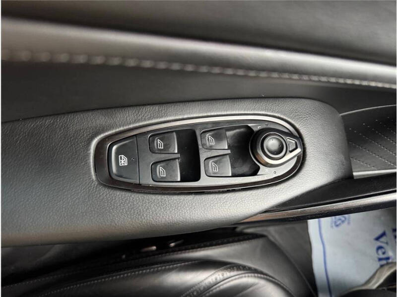 2021 Aston Martin DBX