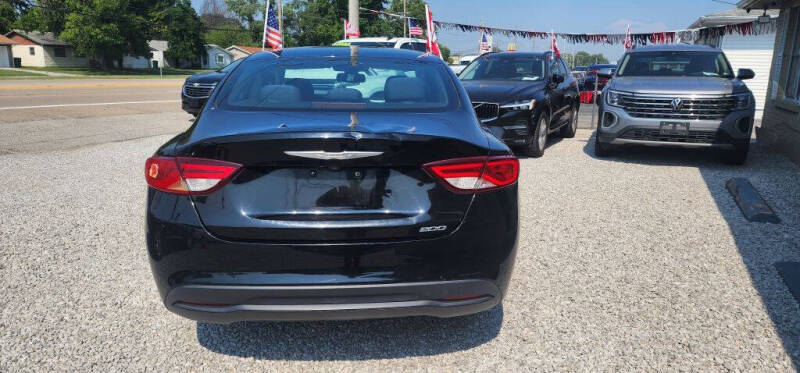 2017 Chrysler 200 LX