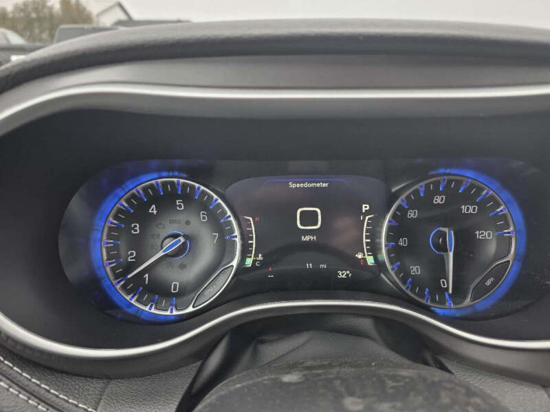 2026 Chrysler Pacifica Select