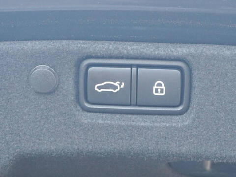 2017 Kia Cadenza Limited