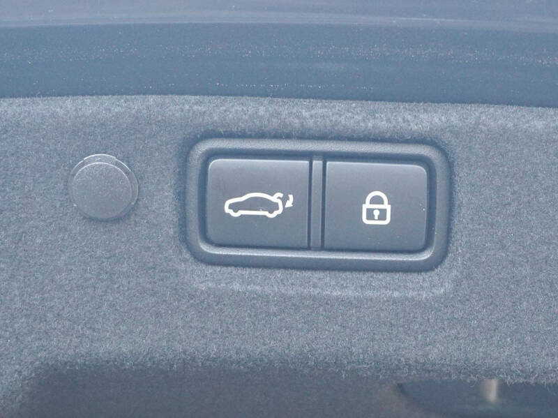 2017 Kia Cadenza Limited