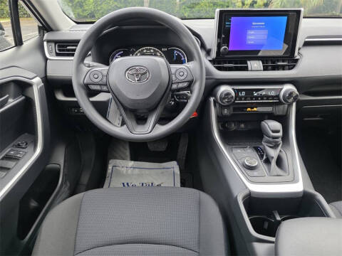 2025 Toyota RAV4 Hybrid LE