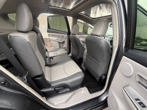 2017 Toyota Prius v Five