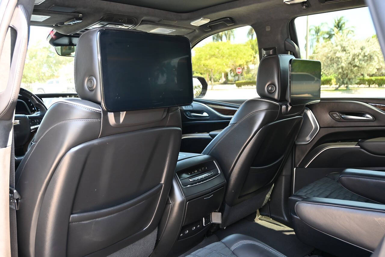 2022 Cadillac Escalade 38