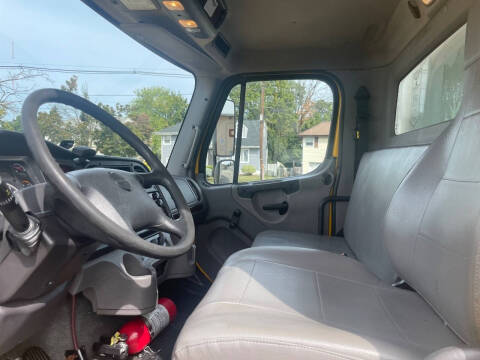 2019 Freightliner M2 106