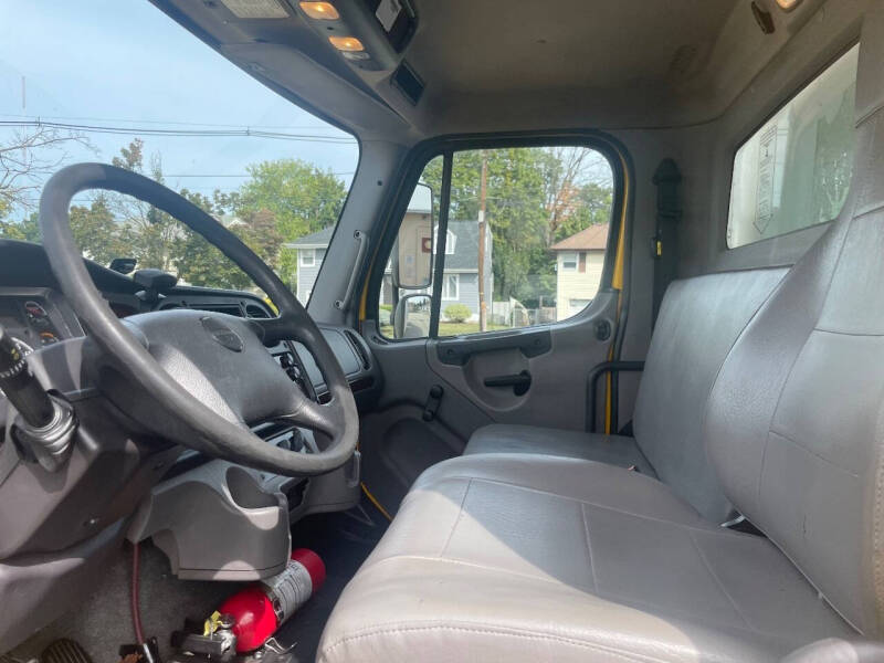 2019 Freightliner M2 106