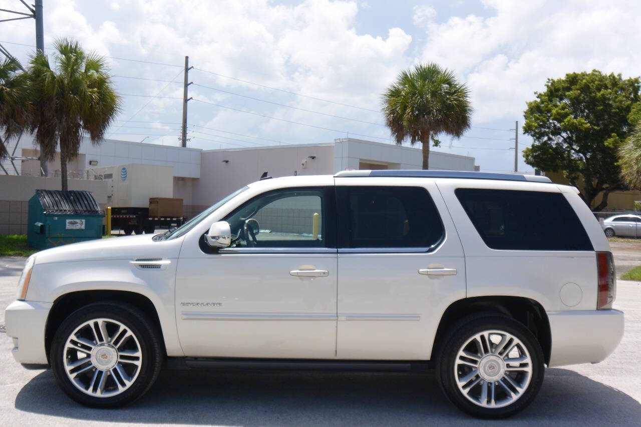 Off White 2014 Cadillac Escalade Premium Premium 4dr SUV 29