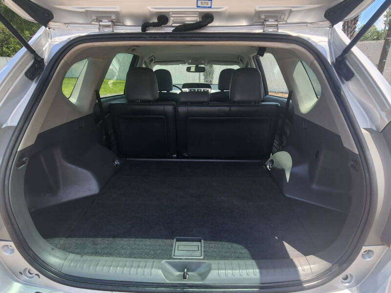 2013 Toyota Prius v Five