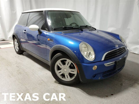 2006 MINI Cooper for sale at Tradewind Car Co in Muskegon MI