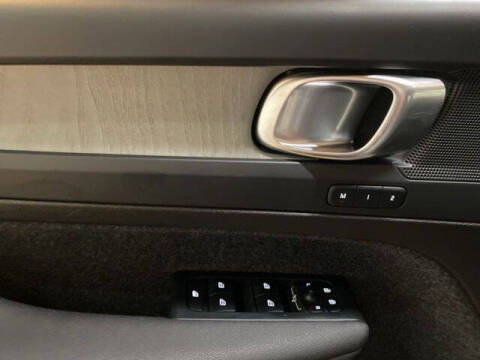 2025 Volvo XC40 B5 Plus Bright Theme