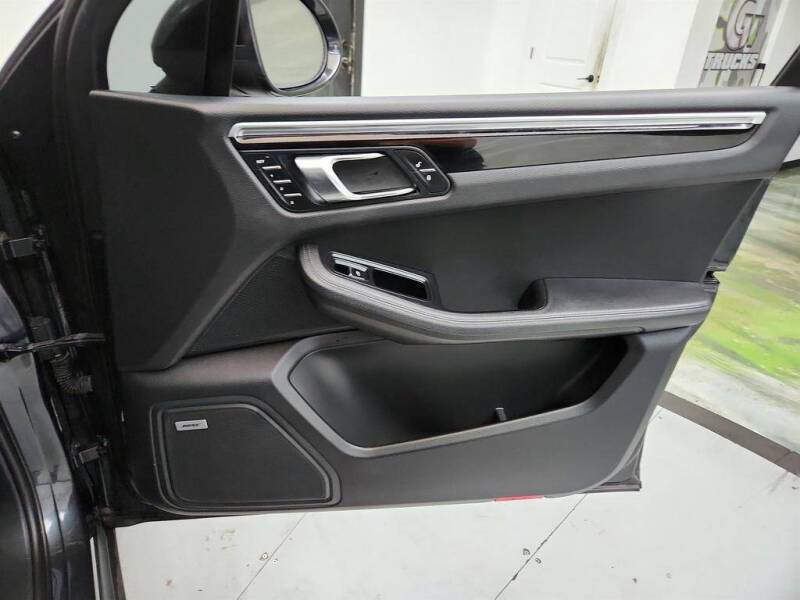 2017 Porsche Macan