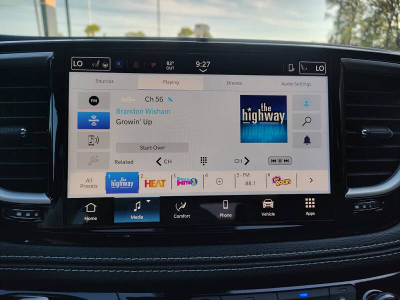 2026 Chrysler Pacifica Select