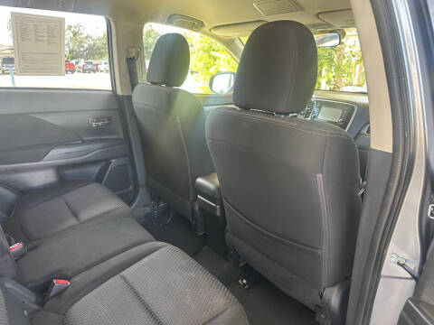 2017 Mitsubishi Outlander ES