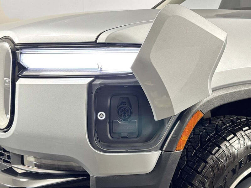 2025 Rivian R1S