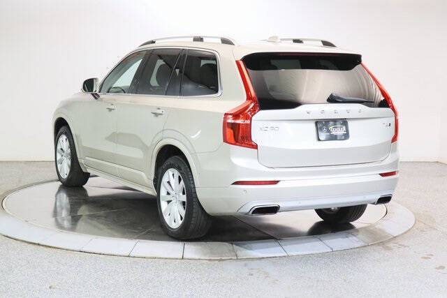 2016 Volvo XC90 T6 Momentum