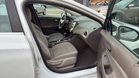 2017 Chevrolet Cruze LT Auto