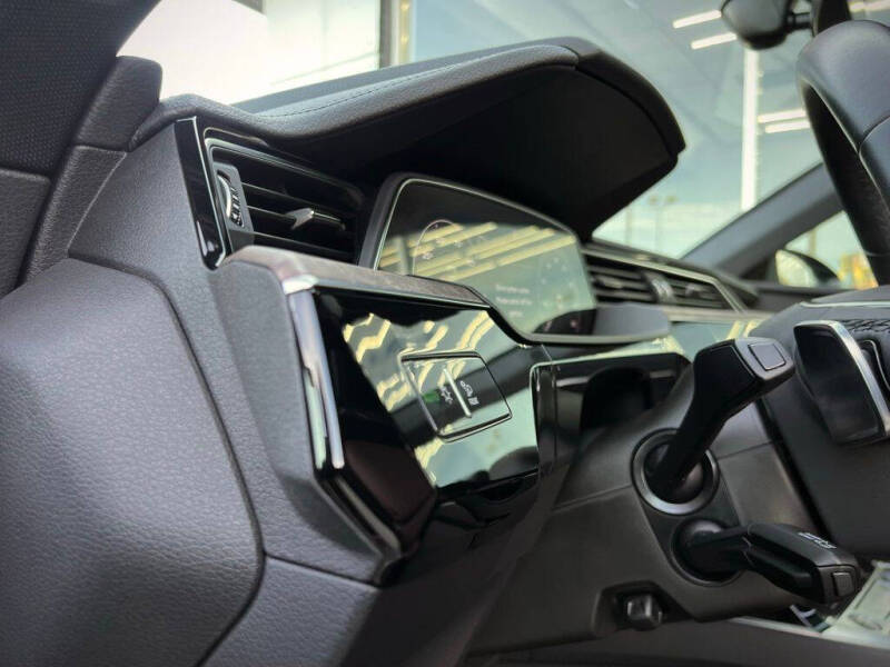 2023 Audi e-tron quattro Premium Plus