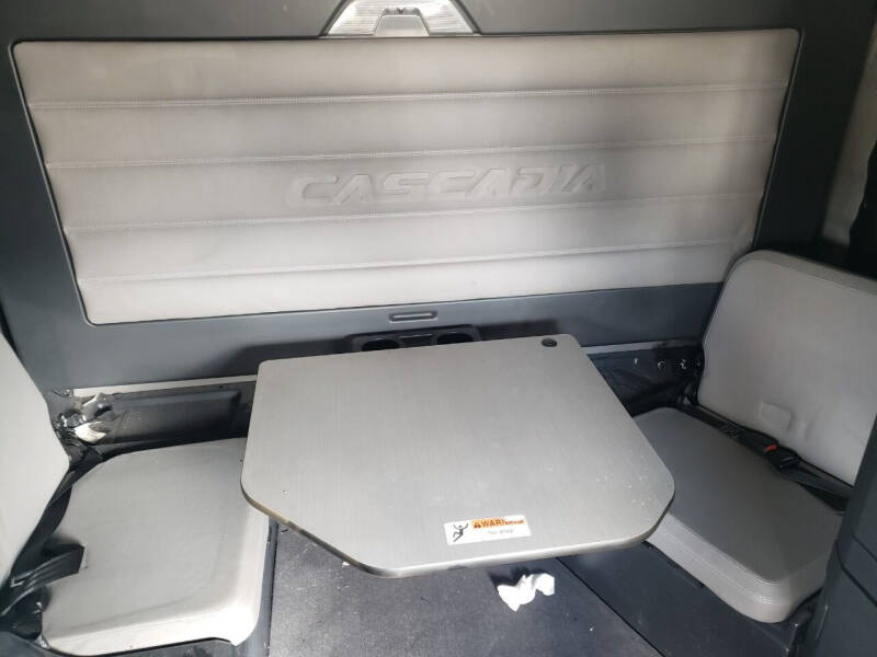 2020 Freightliner Cascadia Evolution Sleeper
